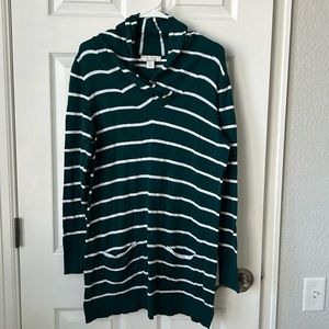 Christopher and Banks V-neck tunic sweater size L